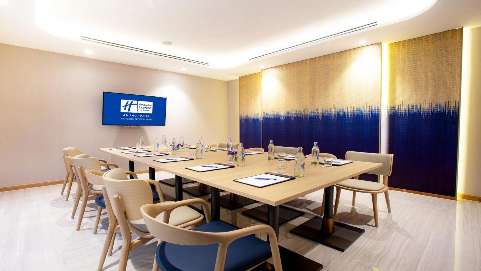 Holiday Inn Express & Suites Bangkok Central Pier By Ihg Exterior foto